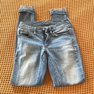 Universal thread distressed knee cropped jeans